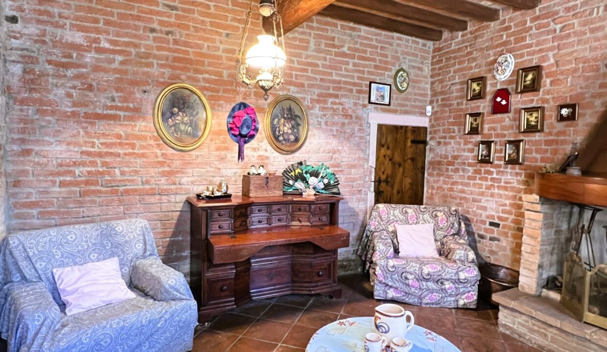 salotto casa indipendente con podere vicino a Colorno