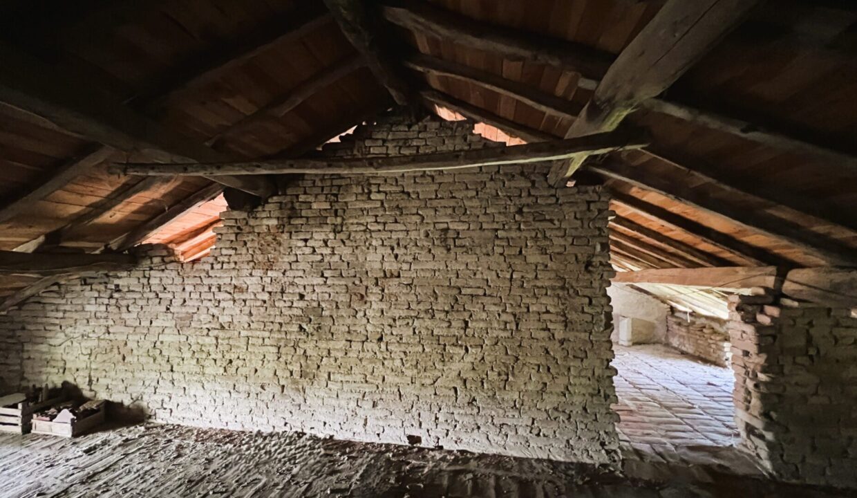 sottotetto casa indipendente con podere vicino a Colorno