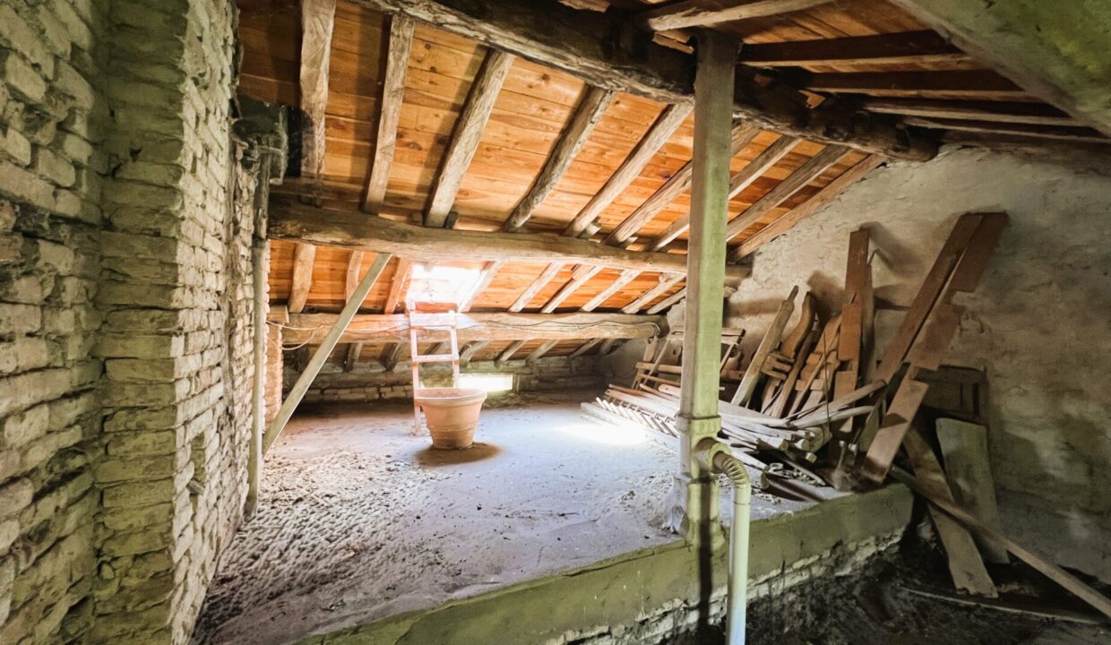 sottotetto casa indipendente con podere vicino a Colorno