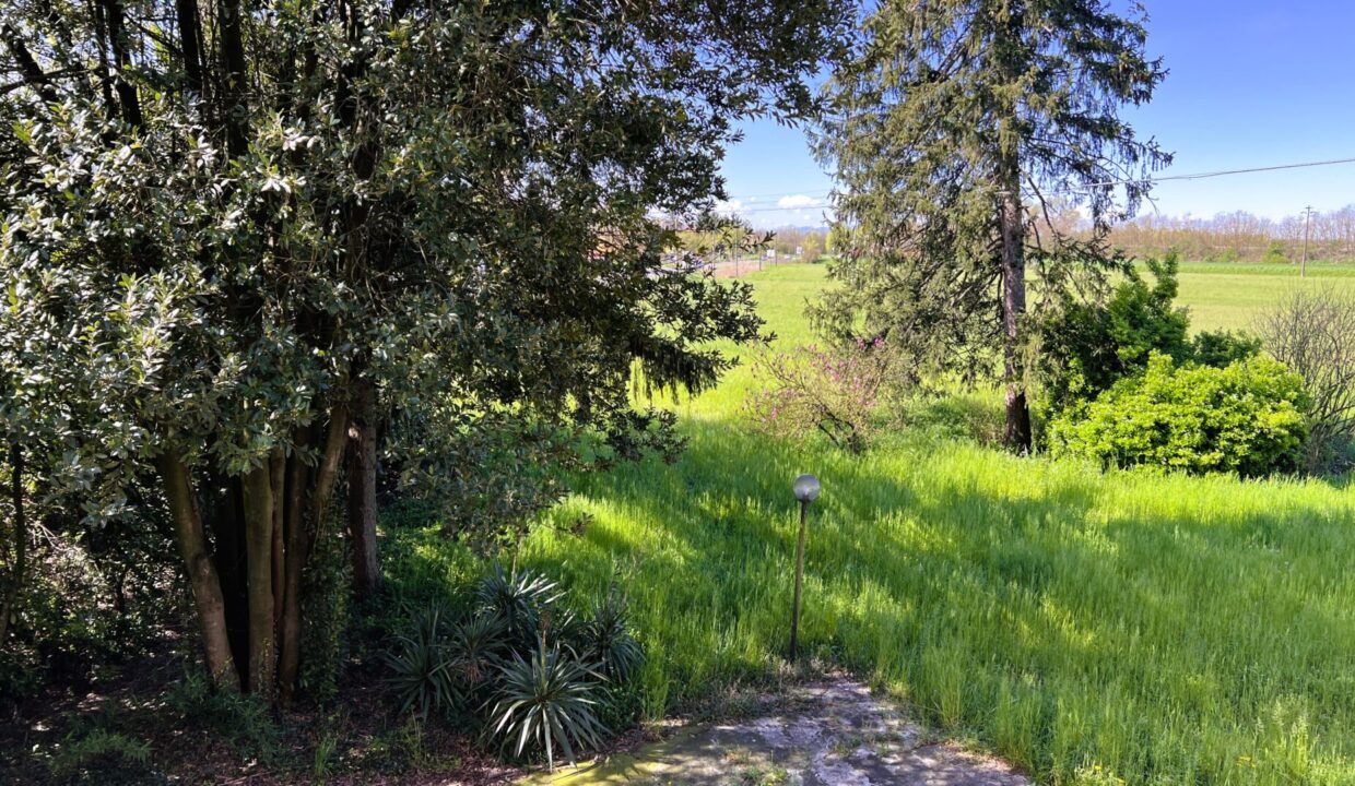 vista casa indipendente con podere vicino a Colorno