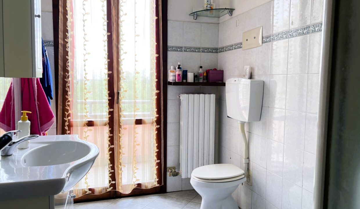 bagno 1°piano casa a schiera Colorno
