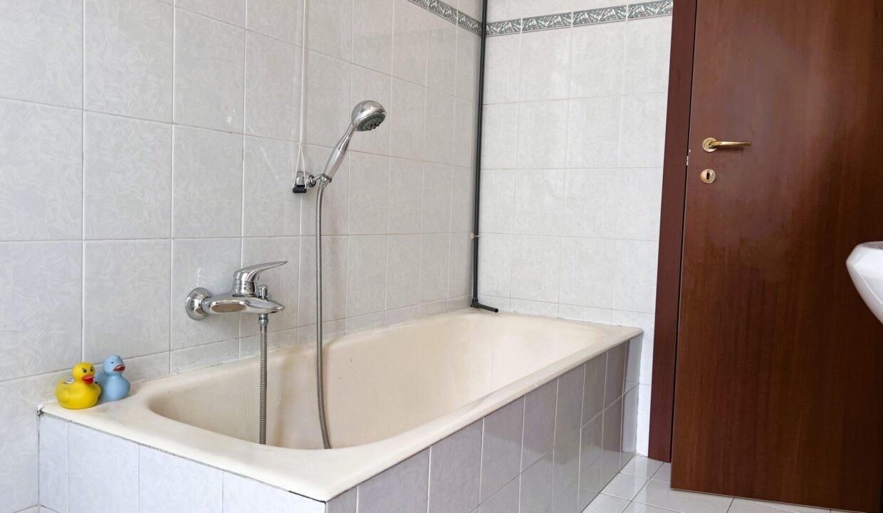 bagno 2°piano casa a schiera Colorno