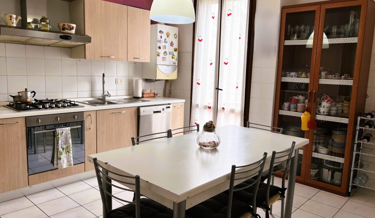 cucina casa a schiera Colorno