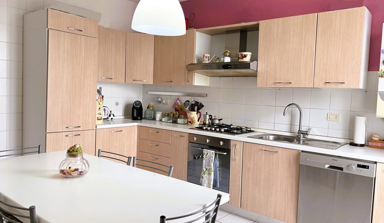 cucina casa a schiera Colorno