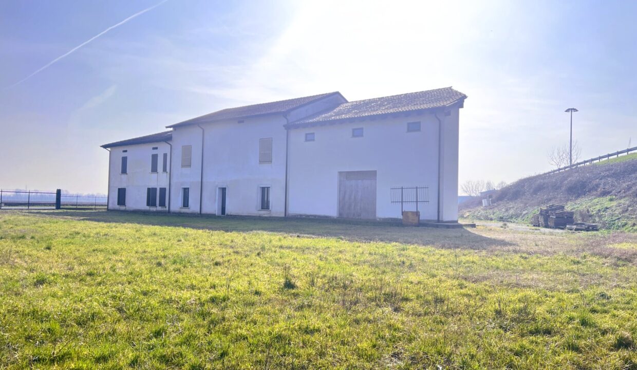 retro appartamento al grezzo con deposito Colorno