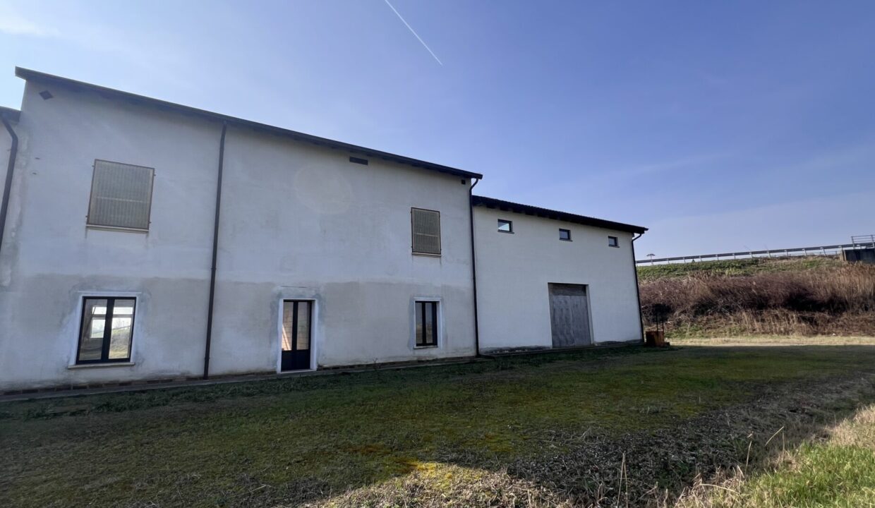 retro appartamento al grezzo con deposito Colorno
