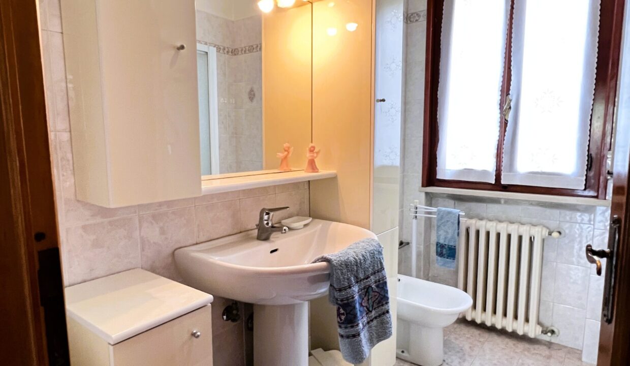 bagno p.t. casa indipendente Colorno