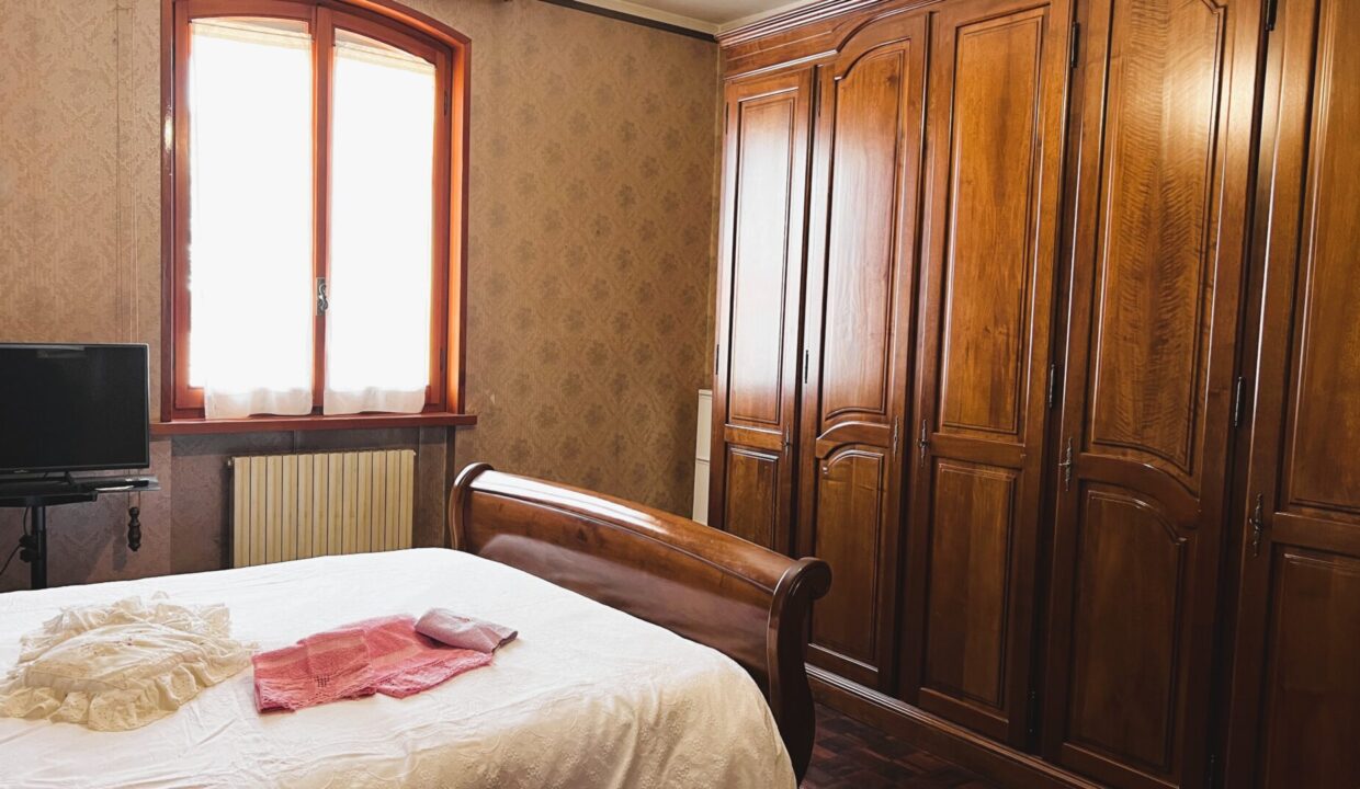 camera 1 1°p. porzione di bifamiliare Sissa campagna
