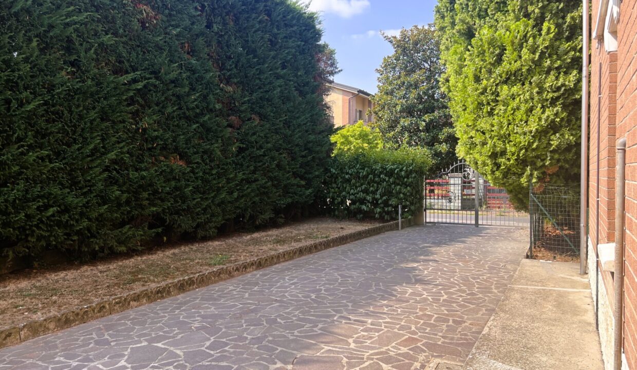 cortile casa indipendente Colorno