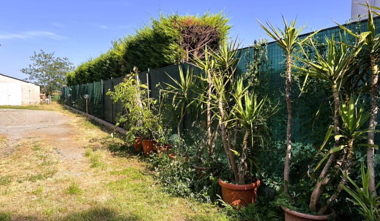 cortile casa ristrutturata in campagna Rivarolo