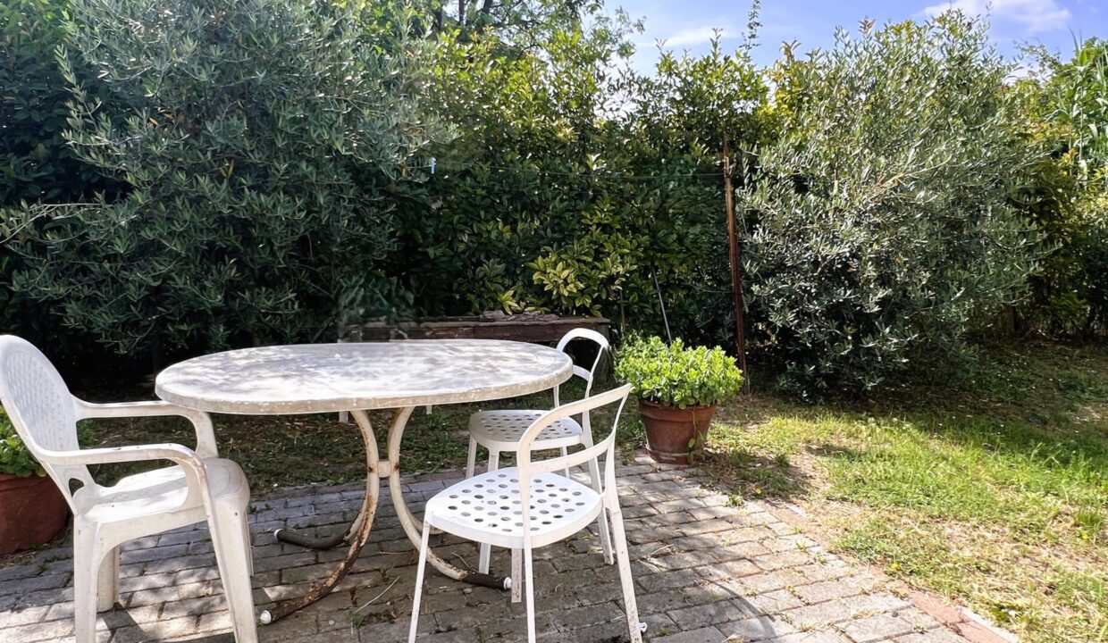 giardino casa ristrutturata in campagna Rivarolo