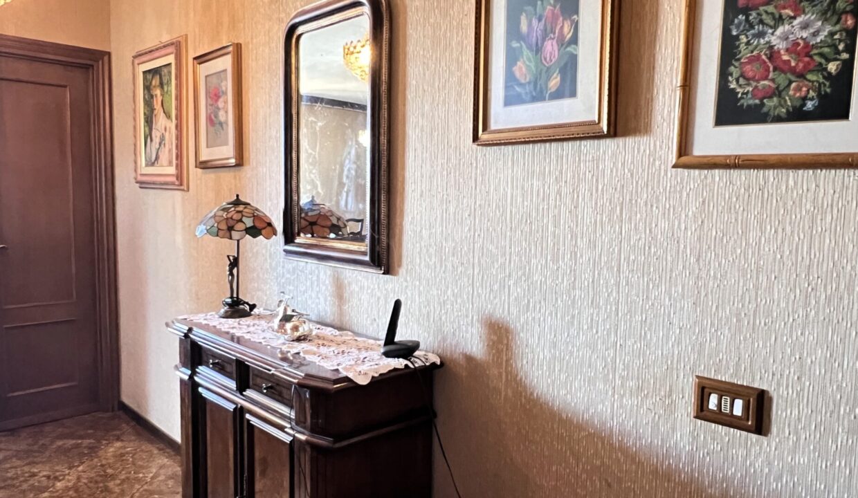 ingresso 1°p. porzione di bifamiliare Sissa campagna