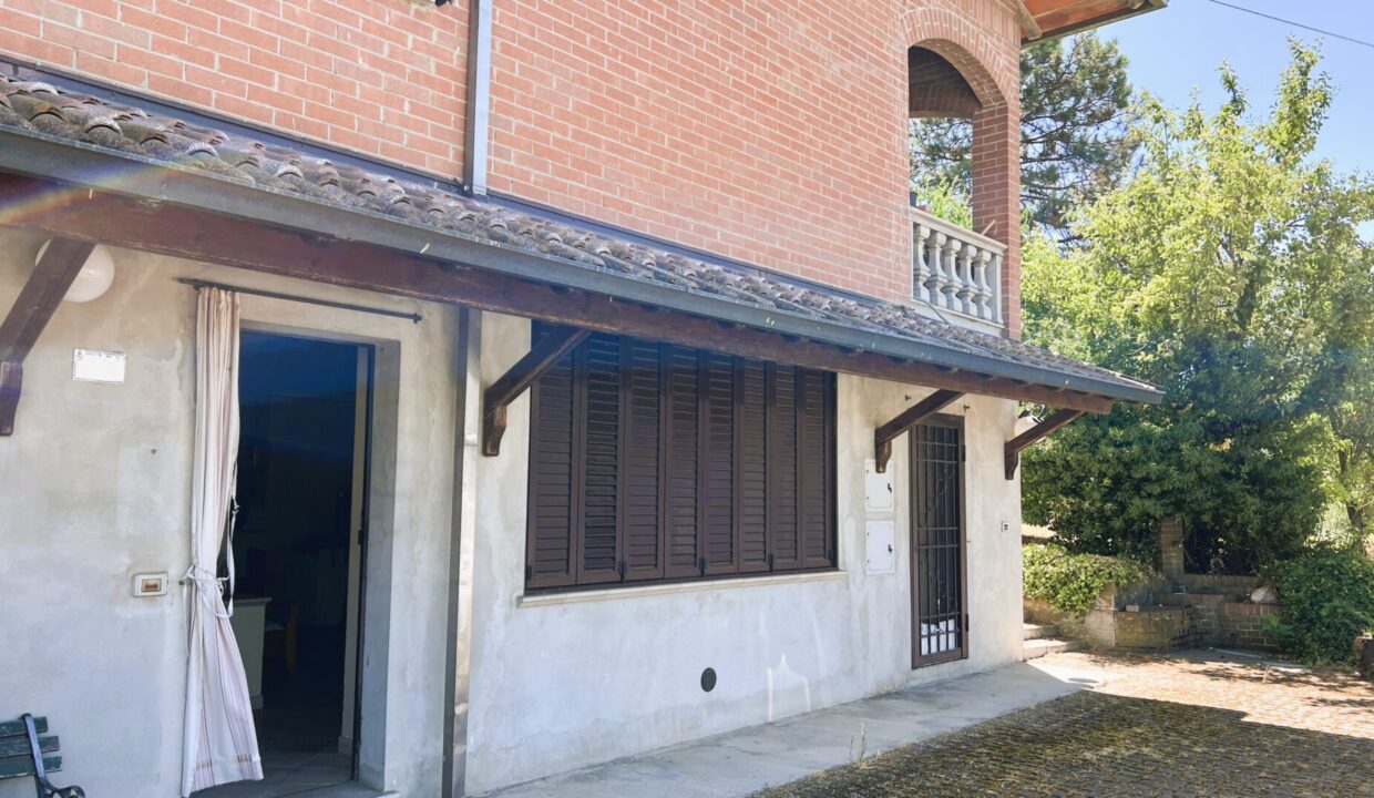ingresso p.t. porzione di bifamiliare Sissa campagna
