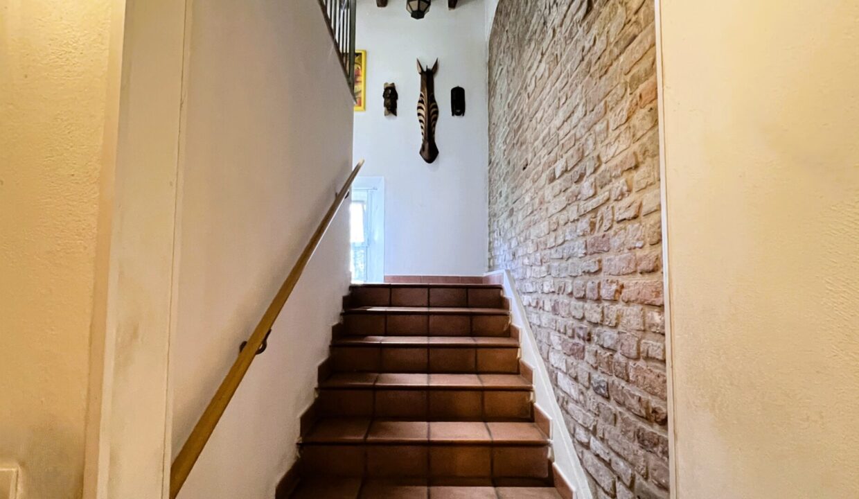 scale casa ristrutturata in campagna Rivarolo