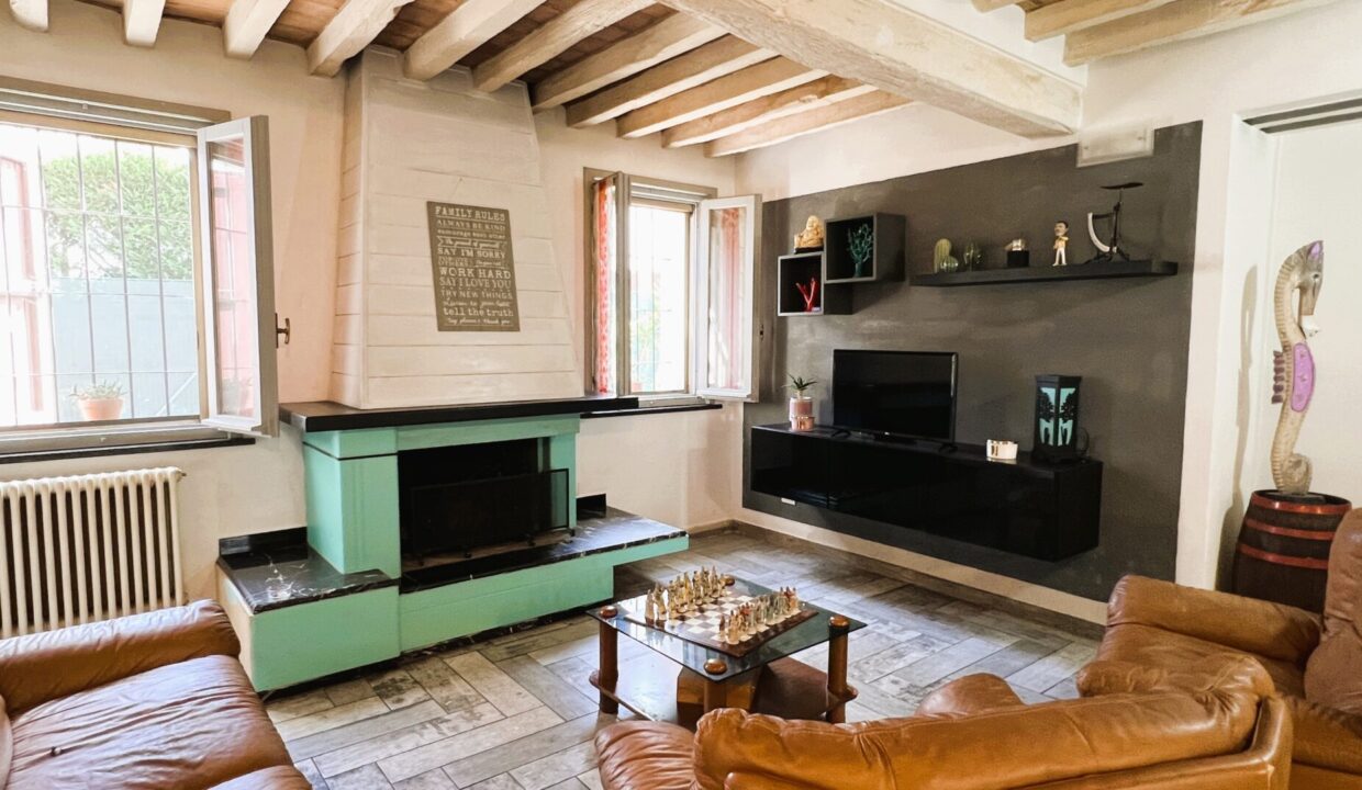 soggiorno casa ristrutturata in campagna Rivarolo