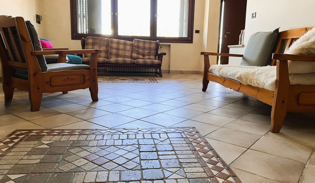 soggiorno p.t. porzione di bifamiliare Sissa campagna