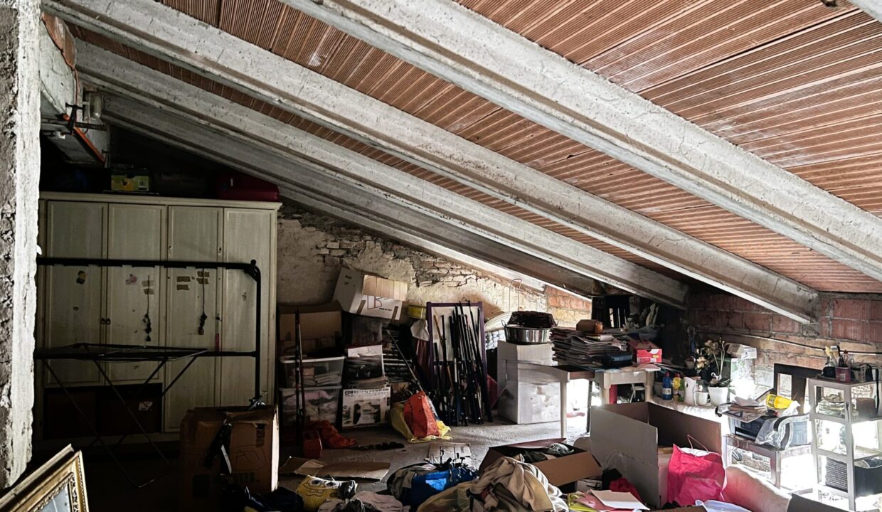 sottotetto casa ristrutturata in campagna Rivarolo