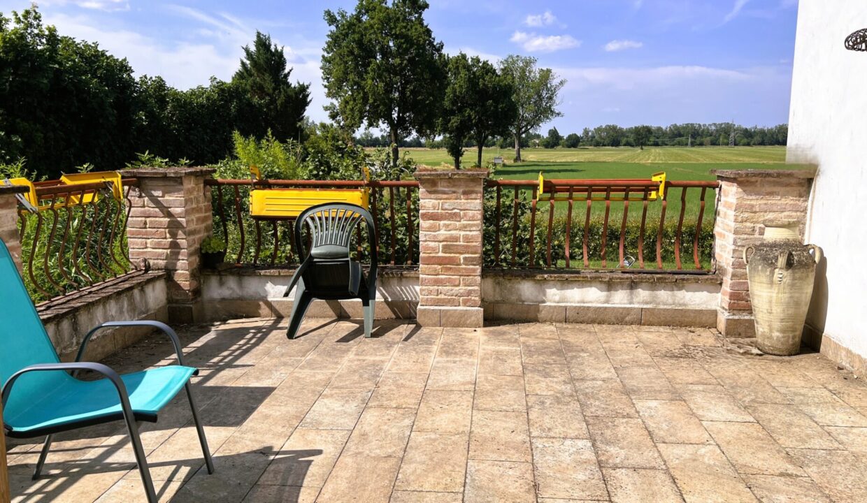terrazzo casa ristrutturata in campagna Rivarolo