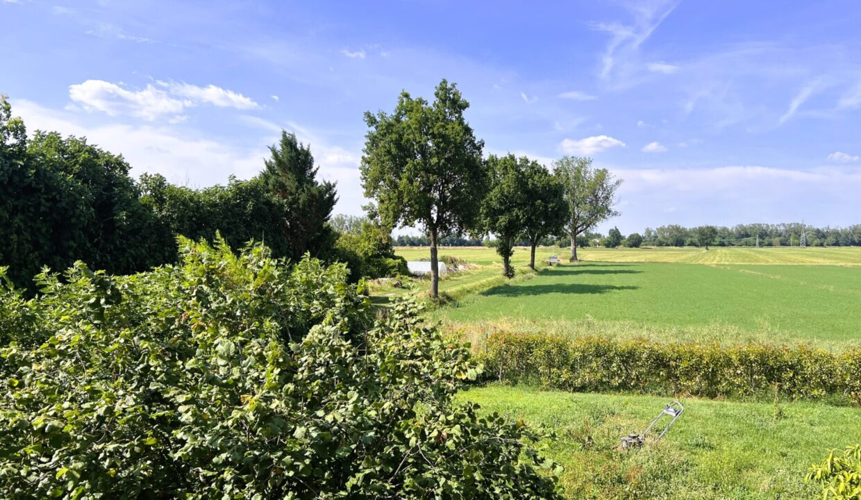 vista casa ristrutturata in campagna Rivarolo