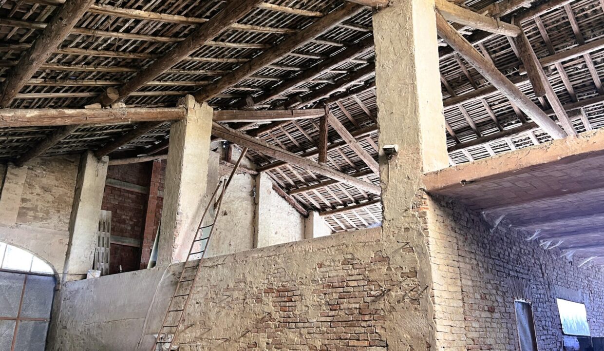 ex fienile rustico da ristrutturare Rivarolo di Torrile