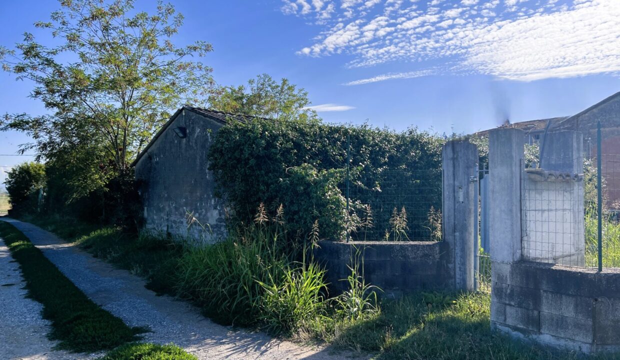 passo carraio rustico da ristrutturare Rivarolo di Torrile