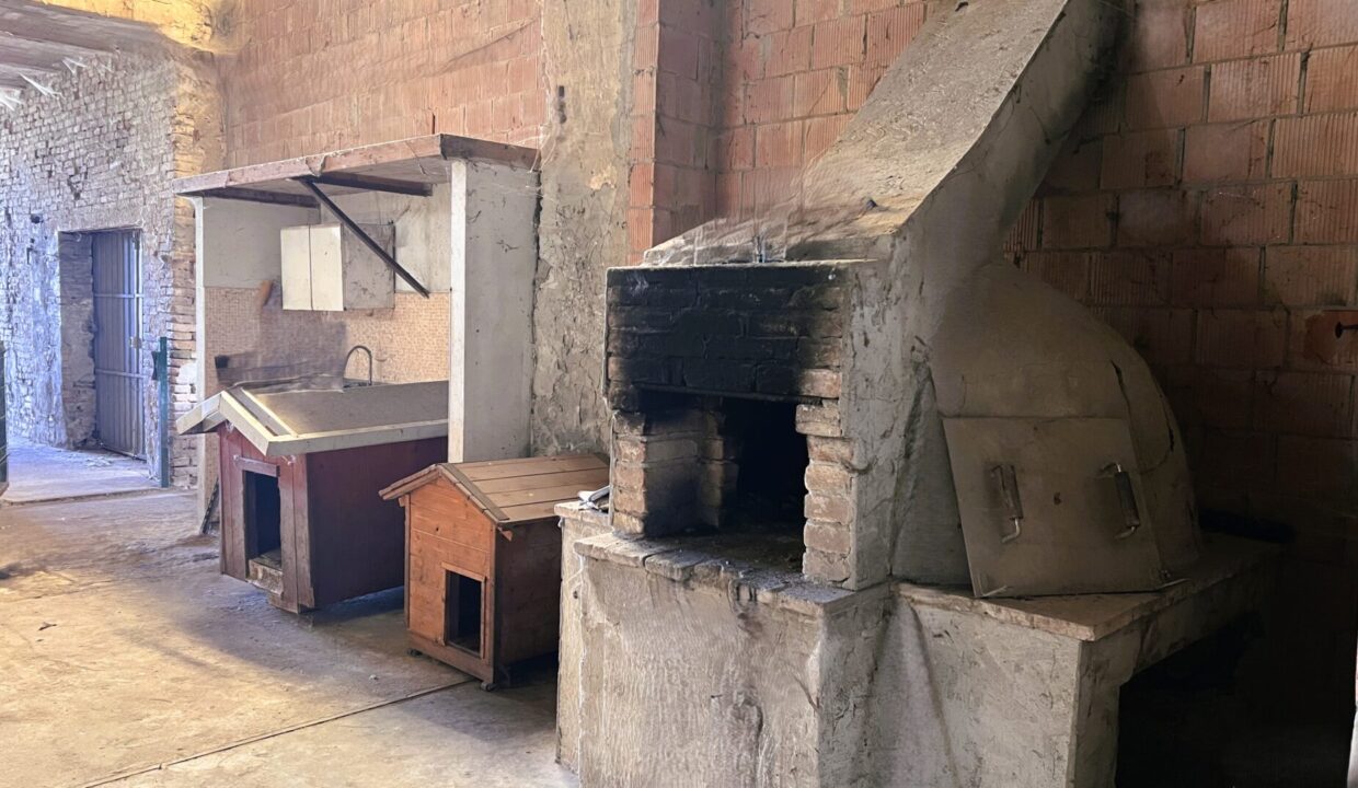 portico interno rustico da ristrutturare Rivarolo di Torrile