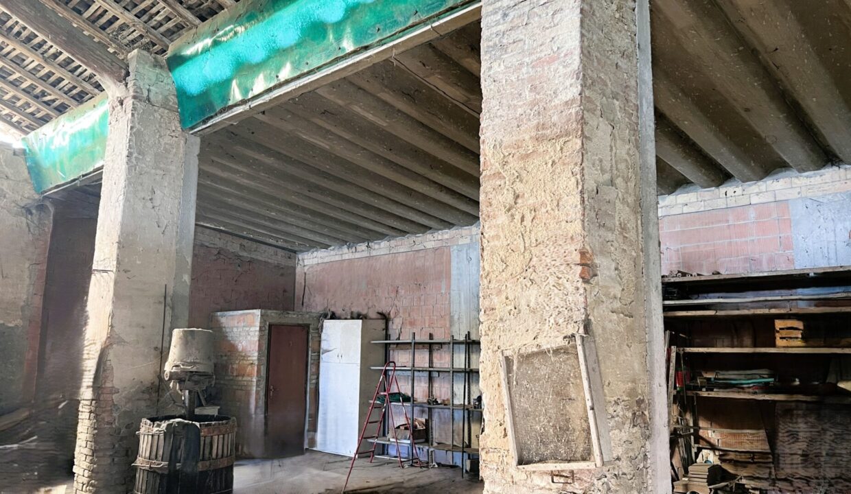 portico interno rustico da ristrutturare Rivarolo di Torrile