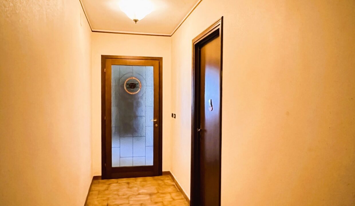 corridoio appartamento indipendente Sissa campagna