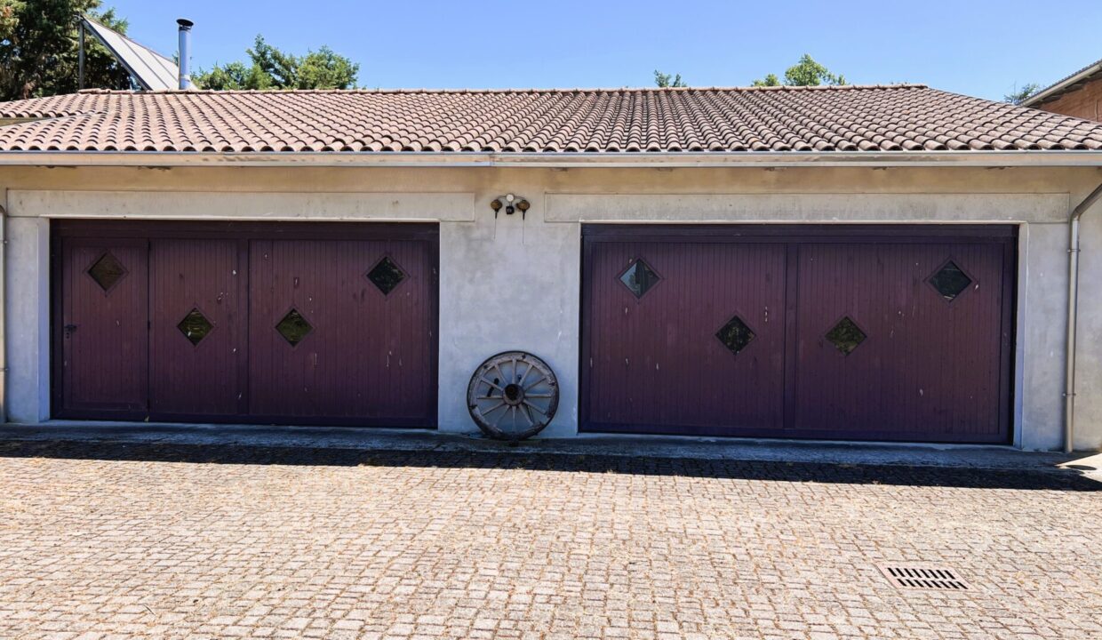 garage appartamento indipendente Sissa campagna