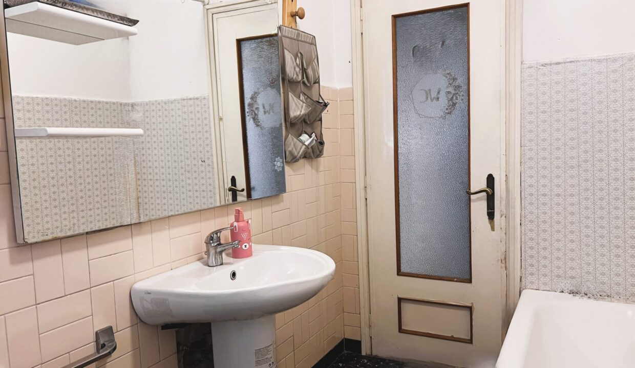 bagno appartamento con 3 camere Parma