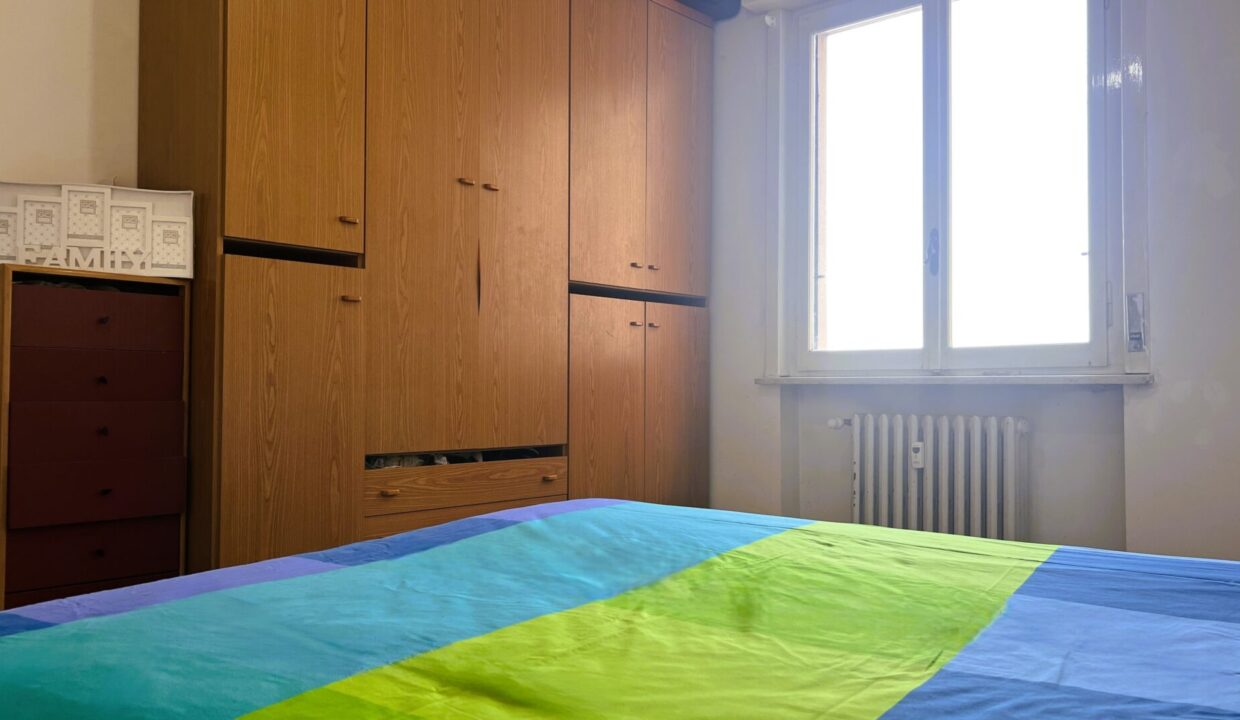 camera 1 appartamento con 3 camere Parma