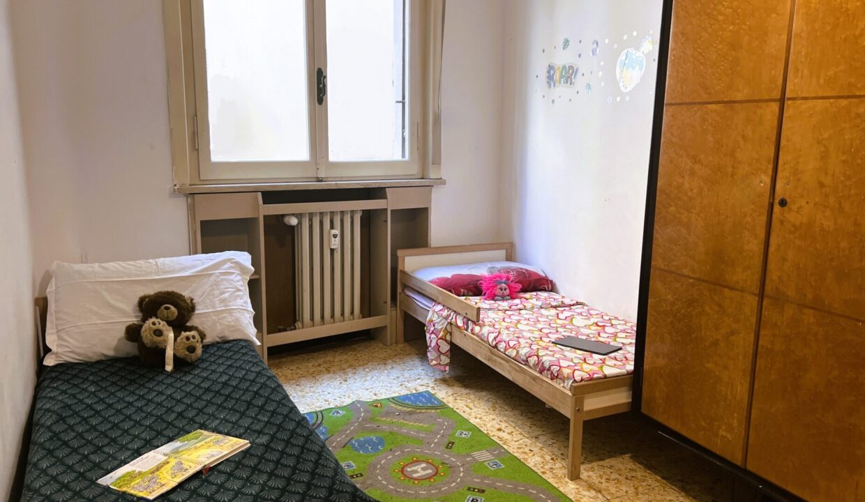 camera 2 appartamento con 3 camere Parma