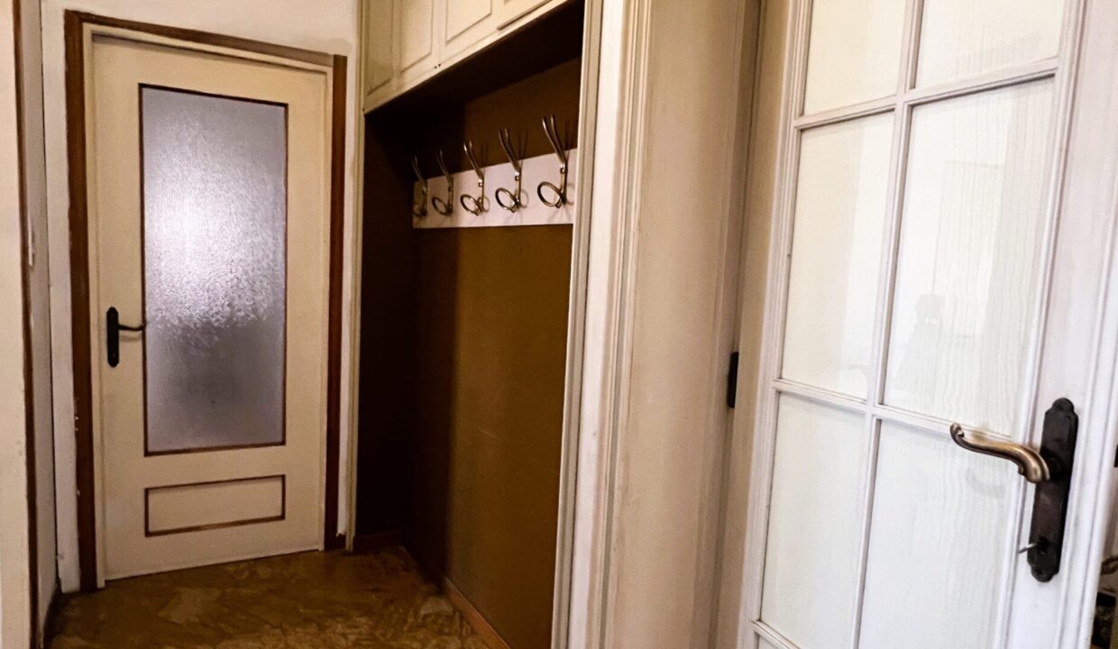 corridoio appartamento con 3 camere Parma