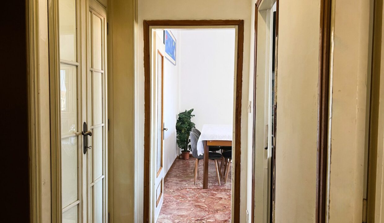 corridoio appartamento con 3 camere Parma