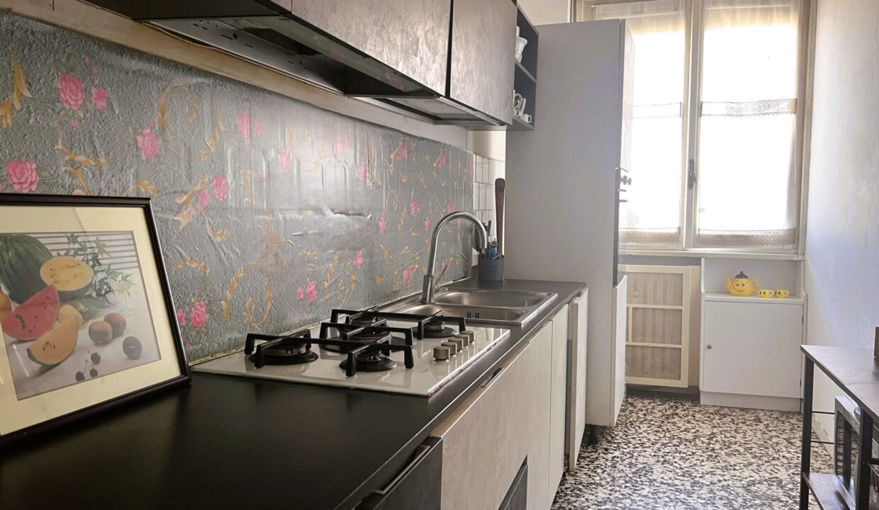 cucina appartamento con 3 camere Parma