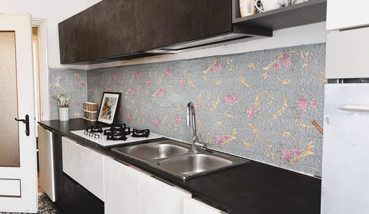 cucina appartamento con 3 camere Parma