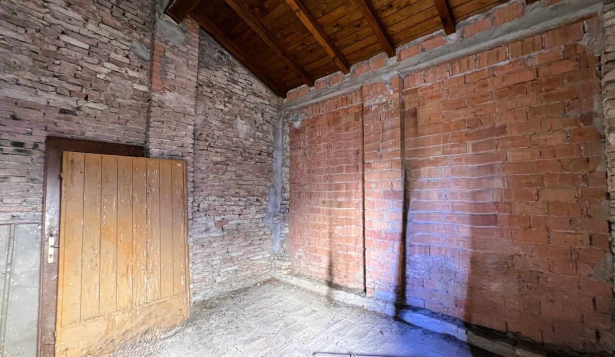 ex fienile casa da ristrutturare vicinanze Colorno