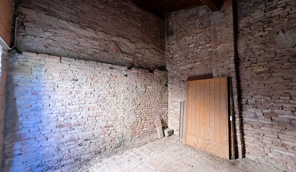 ex fienile casa da ristrutturare vicinanze Colorno