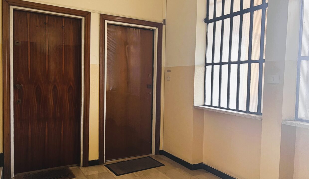 pianerottolo appartamento con 3 camere Parma