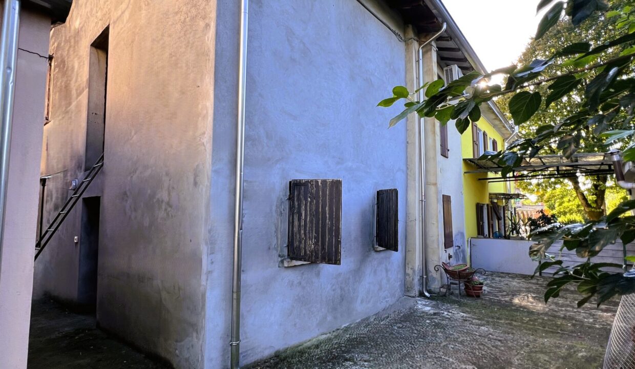 retro casa da ristrutturare vicinanze Colorno