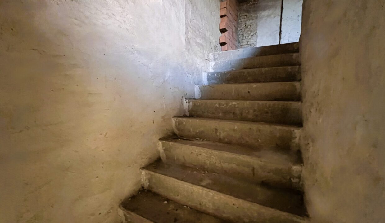 scale casa da ristrutturare vicinanze Colorno