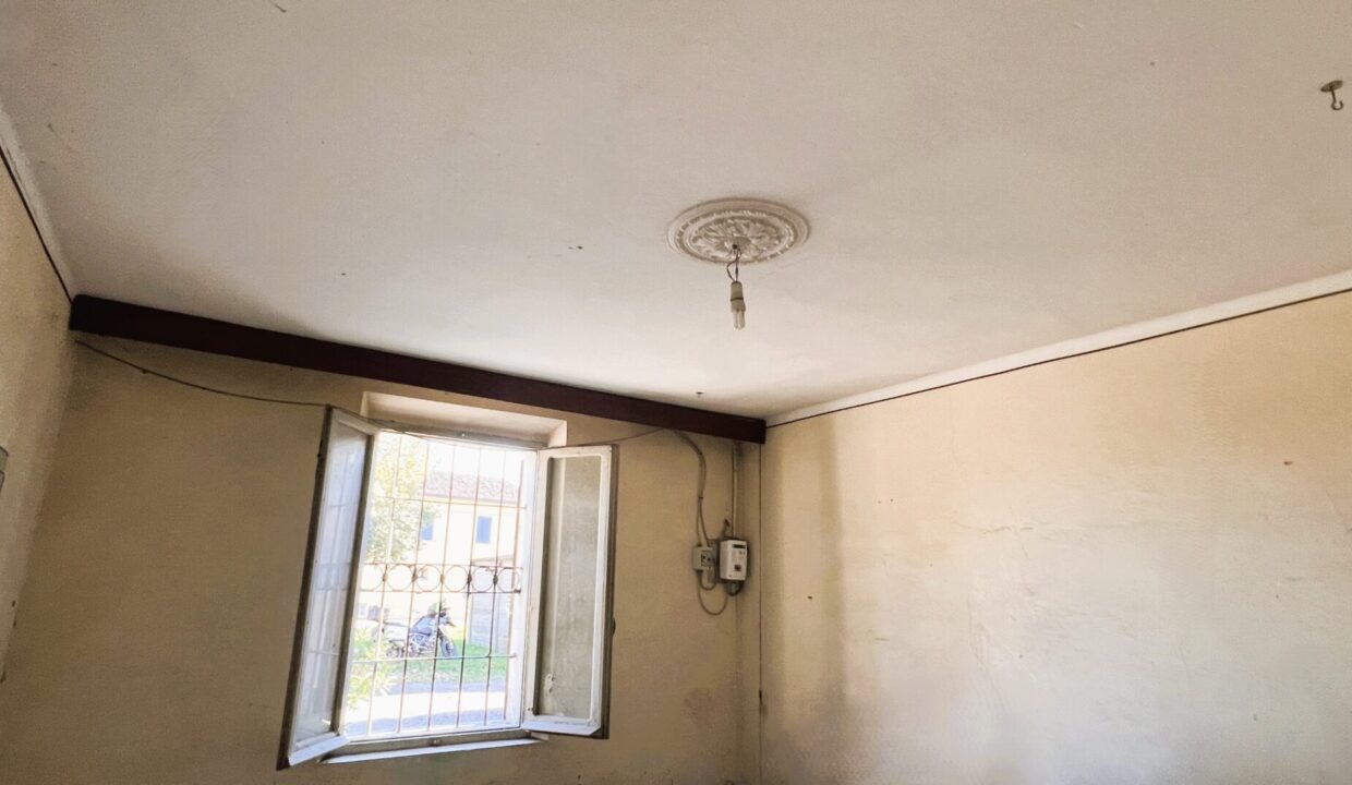 soggiorno casa da ristrutturare vicinanze Colorno