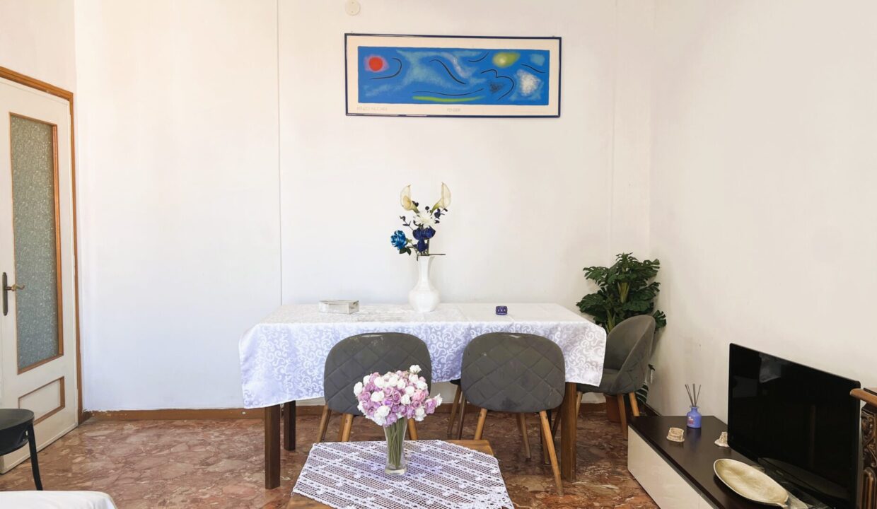 soggiorno appartamento con 3 camere Parma
