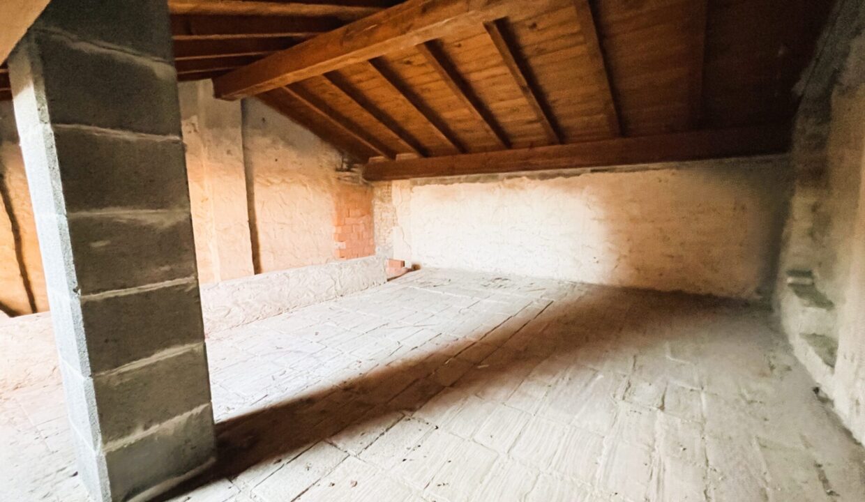 sottotetto casa da ristrutturare vicinanze Colorno
