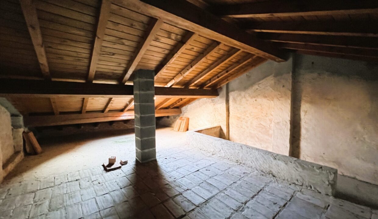 sottotetto casa da ristrutturare vicinanze Colorno
