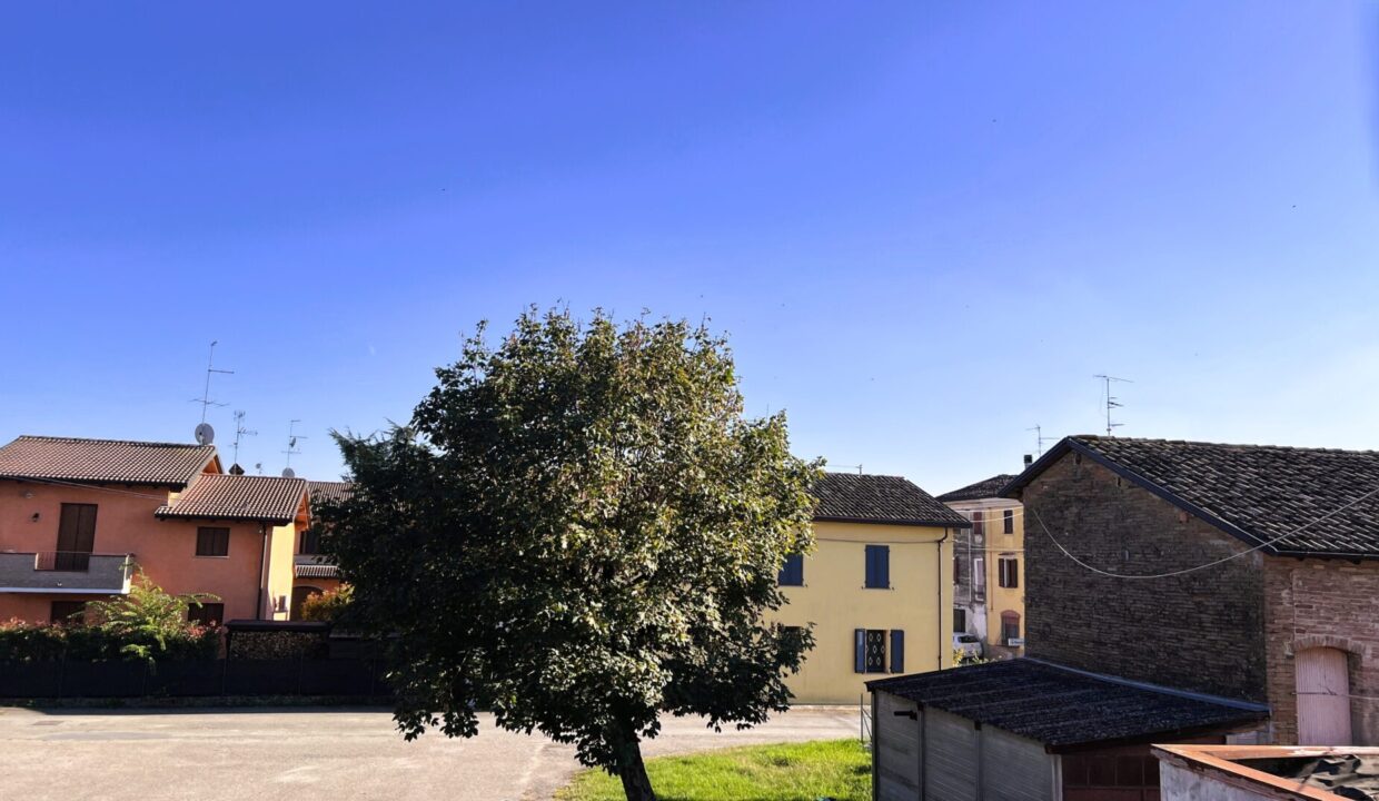 vista casa da ristrutturare vicinanze Colorno