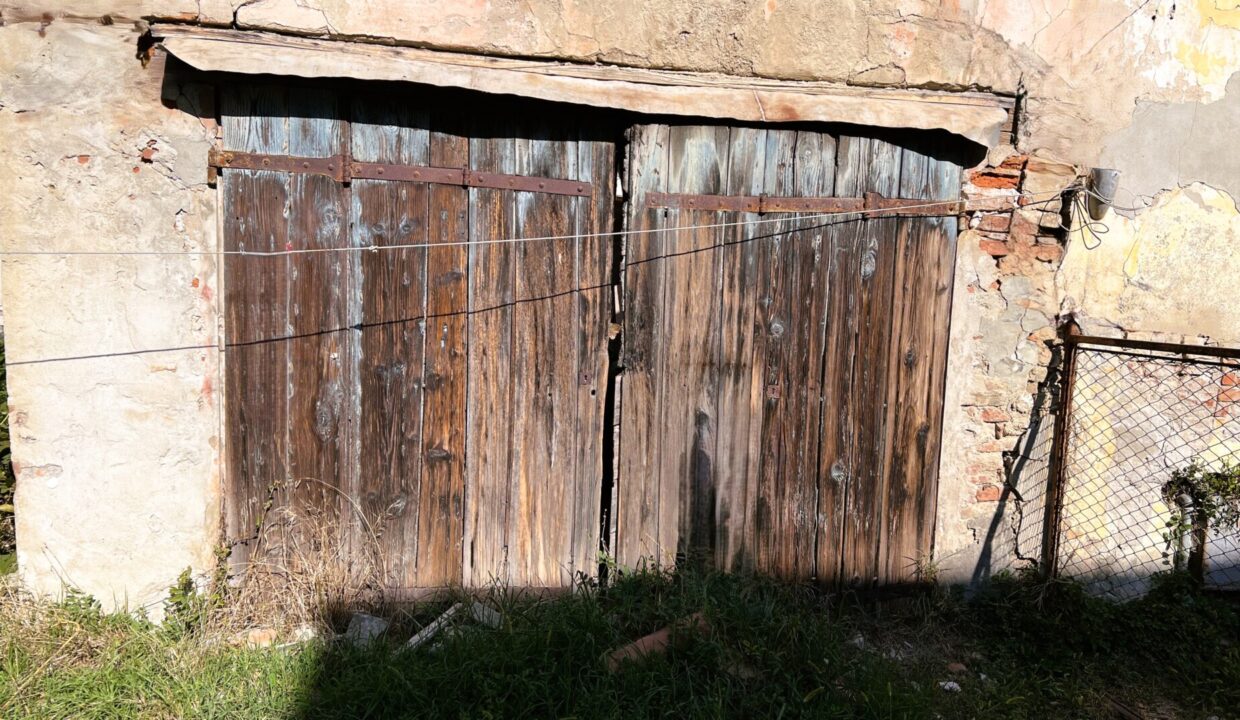 dettaglio rustico da ristrutturare Coltaro