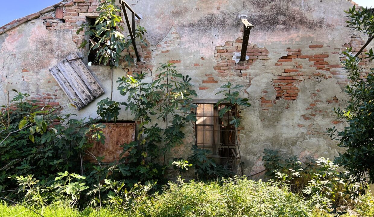 facciata rustico da ristrutturare Coltaro