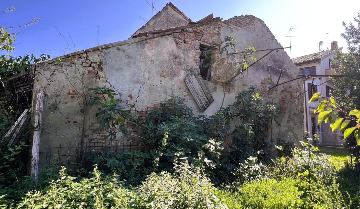 facciata rustico da ristrutturare Coltaro