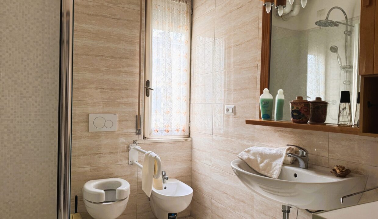bagno appartamento zona via Venezia